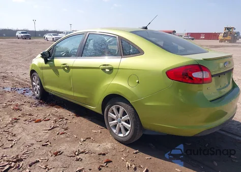 2013 Ford Fiesta Se z USA, uszkodzony, nr VIN 3FADP4BJ3DM118854